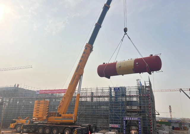 首臺大型設(shè)備“落戶”，氯堿新能源項目吹響工程設(shè)備安裝新號角！