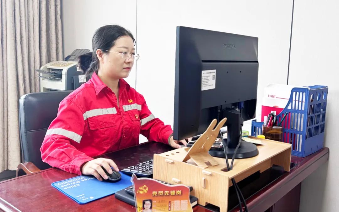 【宜化榜樣】化機公司牛艷嬌：恪盡職守勇?lián)?，廉潔自律揚清風(圖3)