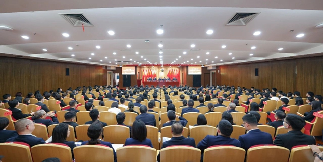 宜化集團(tuán)2024年度工作總結(jié)暨技術(shù)創(chuàng)新表彰大會(huì)、七屆四次職工代表大會(huì)勝利閉幕(圖1)